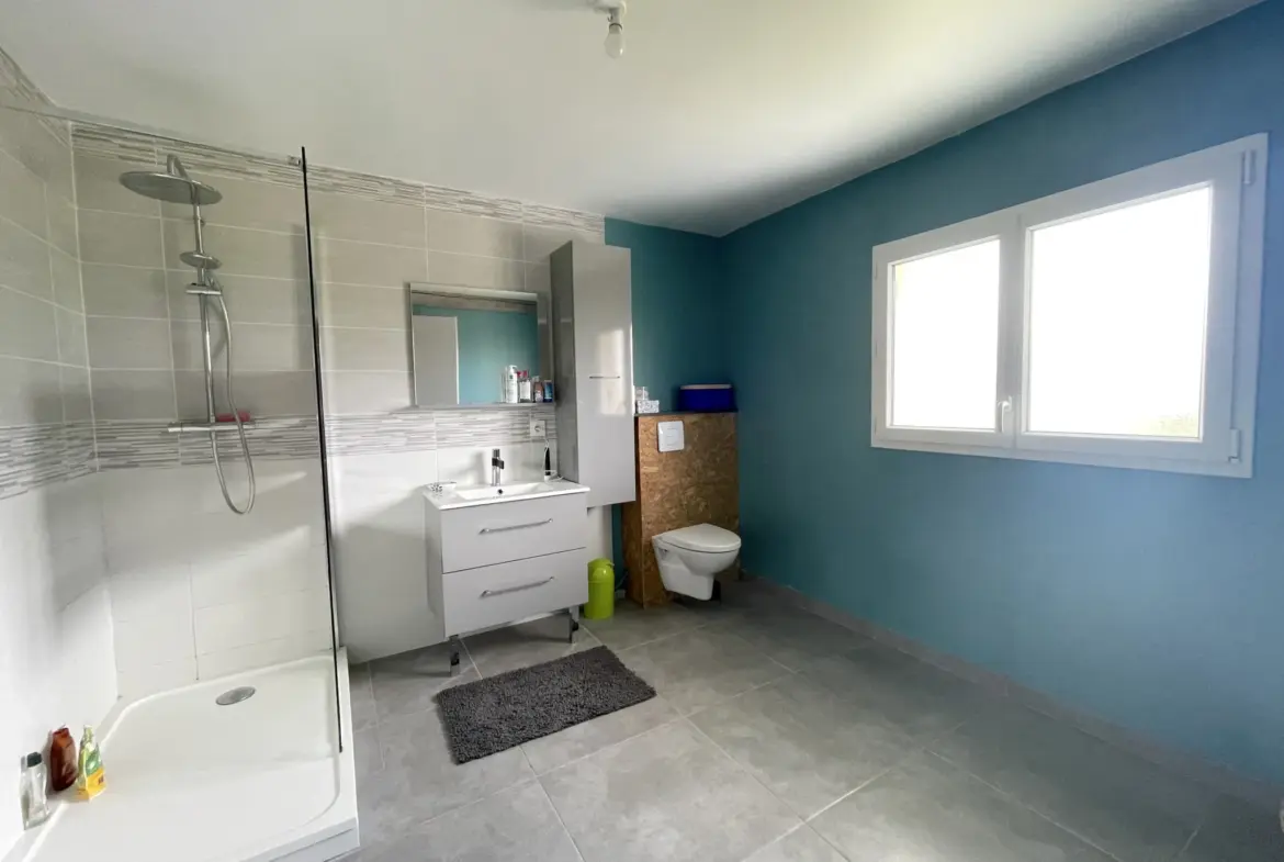Maison en pierre avec 3 chambres et jardin clos à Illats 