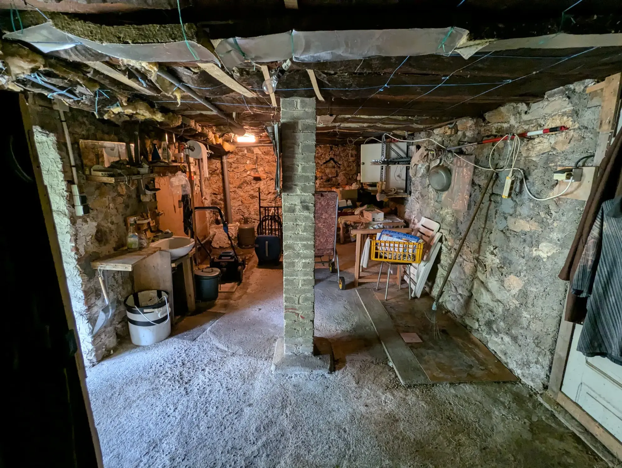 À vendre : Maison individuelle à Laval de Cere 