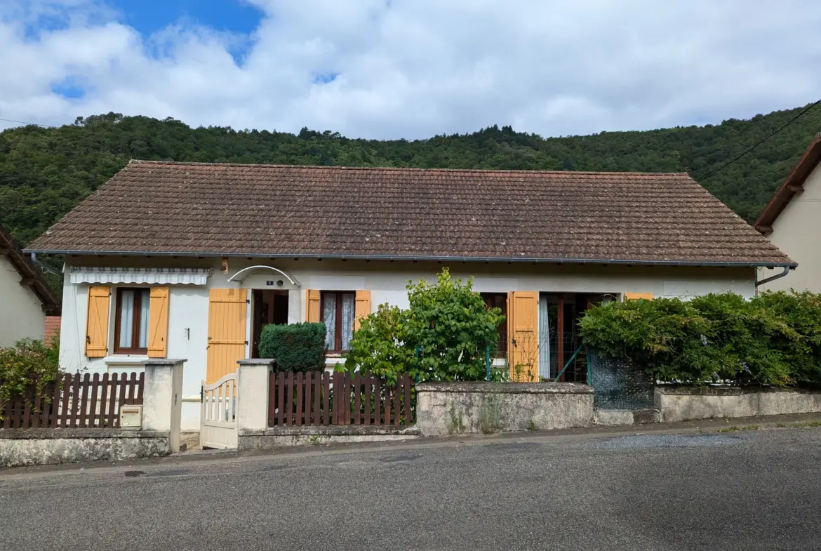 À vendre : Maison individuelle à Laval de Cere 