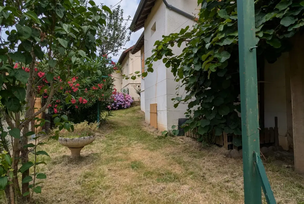 À vendre : Maison individuelle à Laval de Cere 