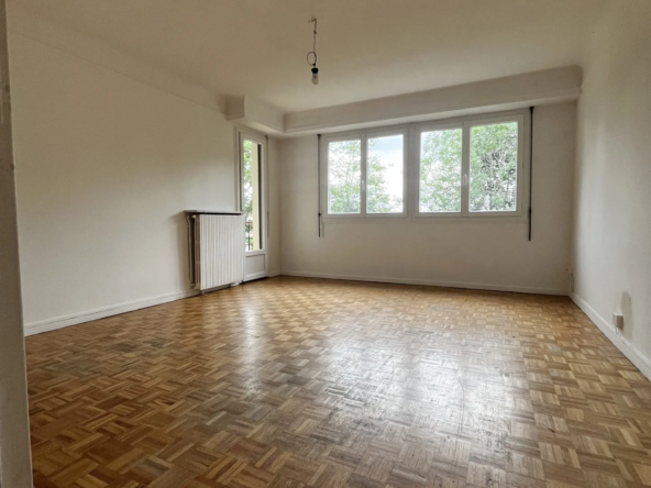 Appartement T4 à Pau avec balcon, garage et cave 