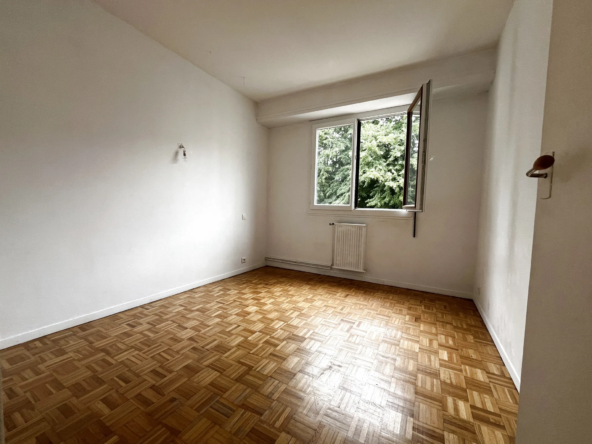 Appartement T4 à Pau avec balcon, garage et cave 