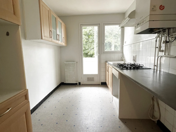 Appartement T4 à Pau avec balcon, garage et cave 