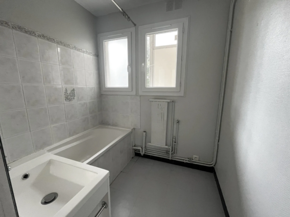 Appartement T4 à Pau avec balcon, garage et cave 