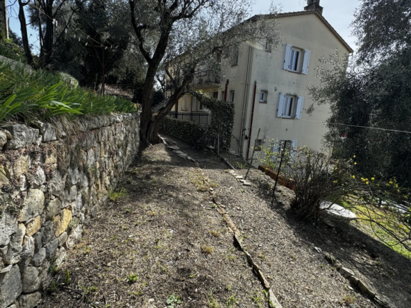 Appartement 3 pièces avec jardin privatif et garage à Magagnosc 