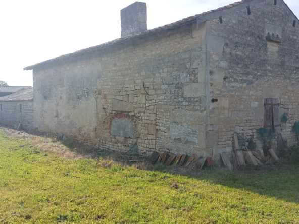 Bâtiment de ferme à rénover à Villiers en Plaine 