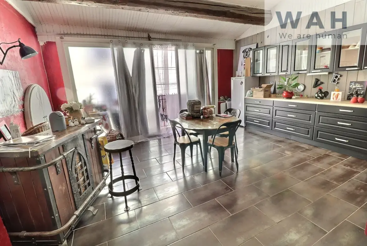 À vendre : appartement en duplex de 6 pièces à Saint Pargoire 