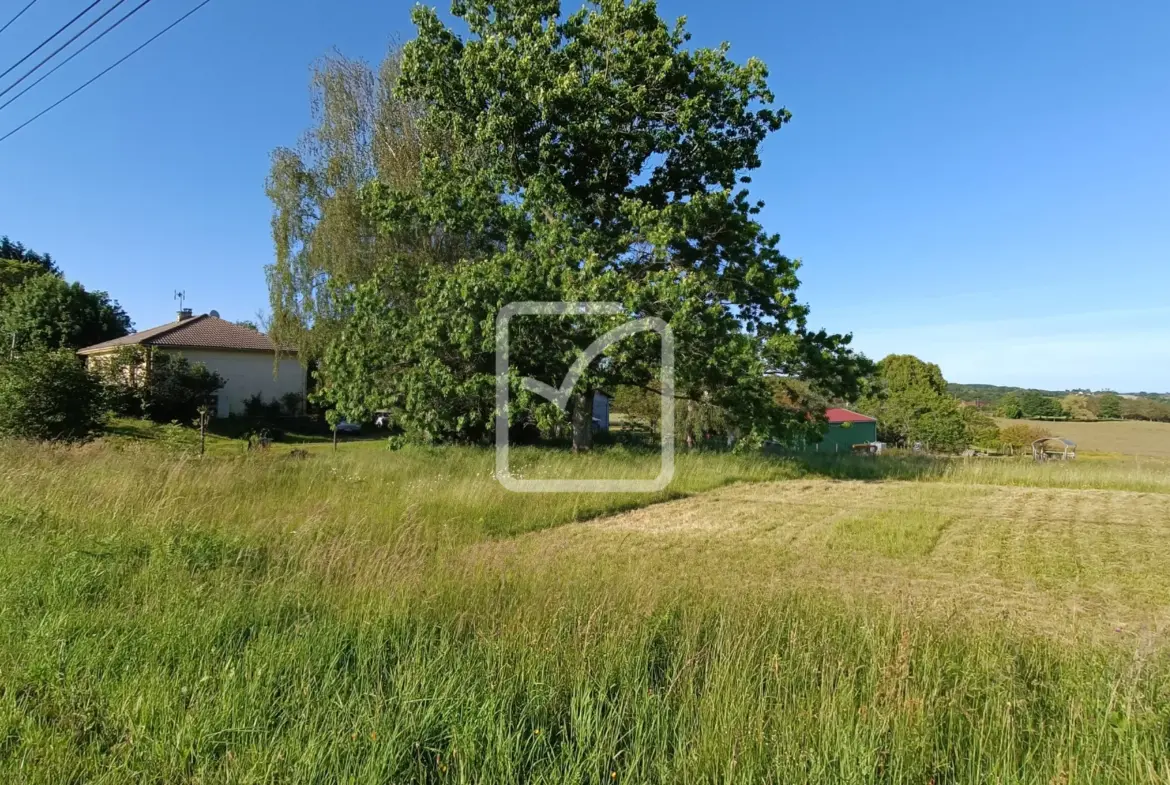 Maison de plain-pied avec sous-sol semi-enterré à Dussac 