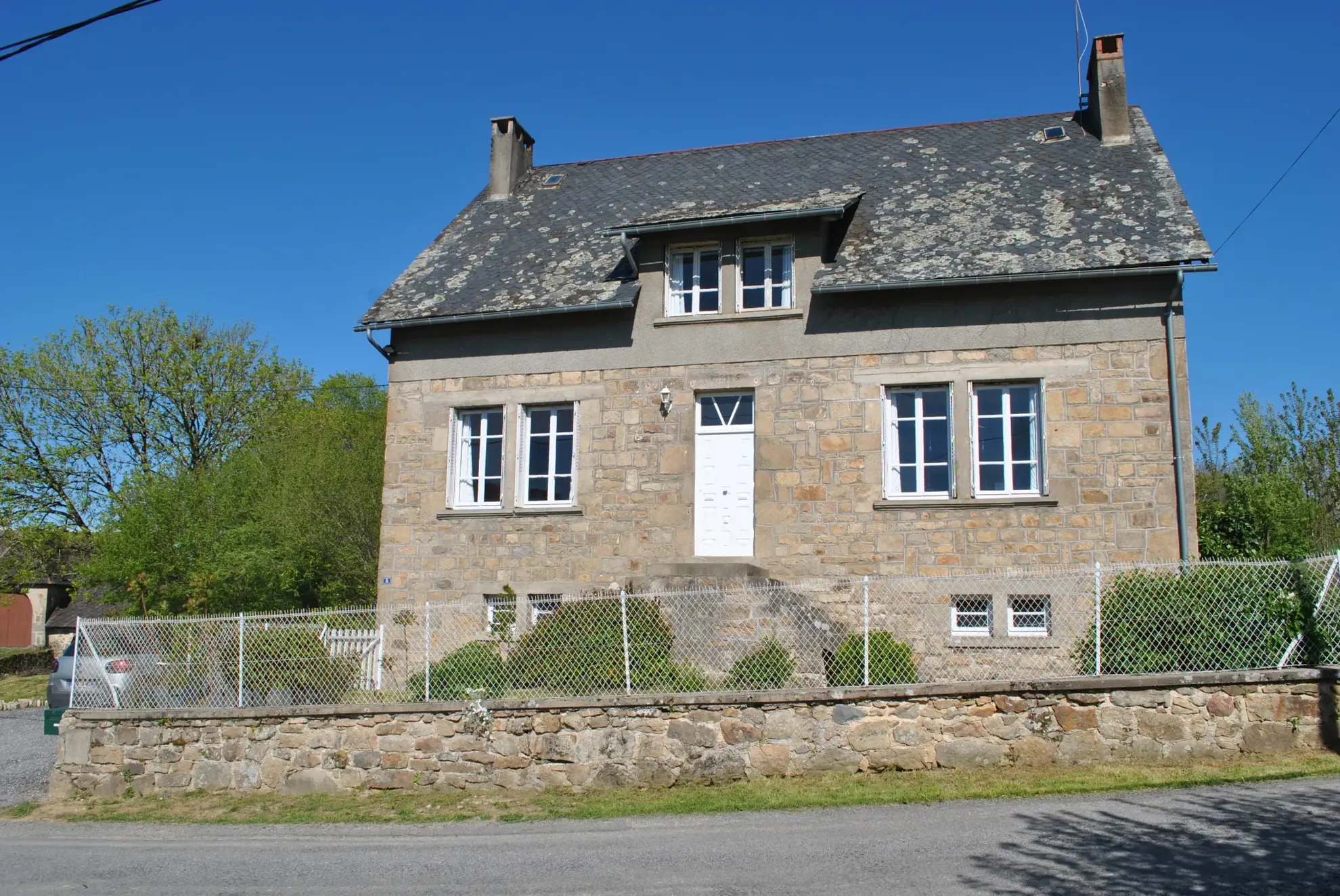 Maison de Caractère à Sexcles - 5 Chambres et Jardin Spacieux 