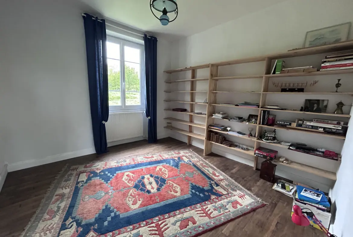 Maison de Caractère à Sexcles - 5 Chambres et Jardin Spacieux 