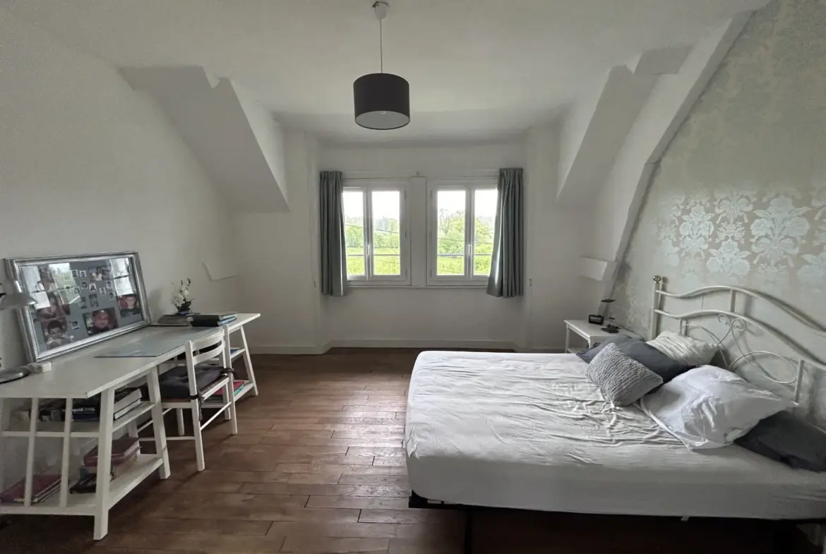 Maison de Caractère à Sexcles - 5 Chambres et Jardin Spacieux 