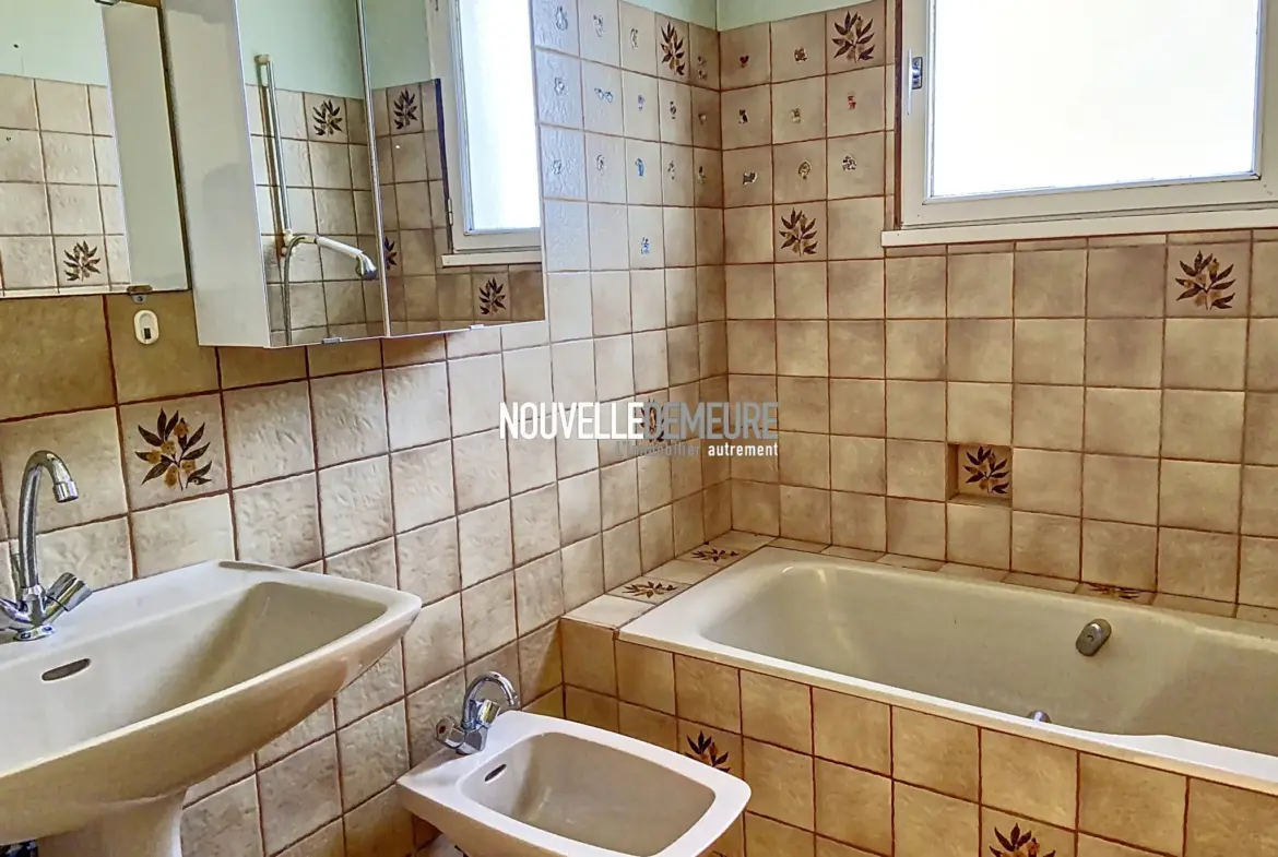 Maison 4 chambres - 115 m² sur sous-sol total à Maen Roch 