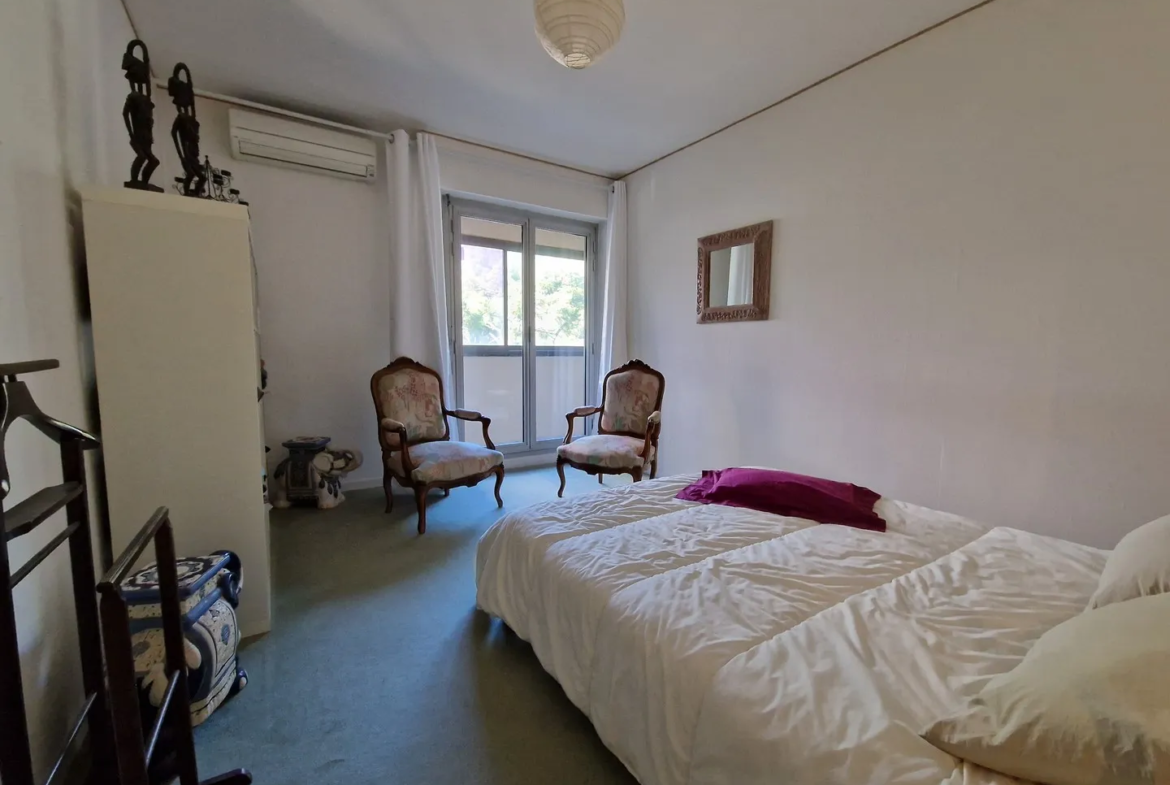 Appartement T4 de 89 m² à Toulon Est avec terrasse et parking 