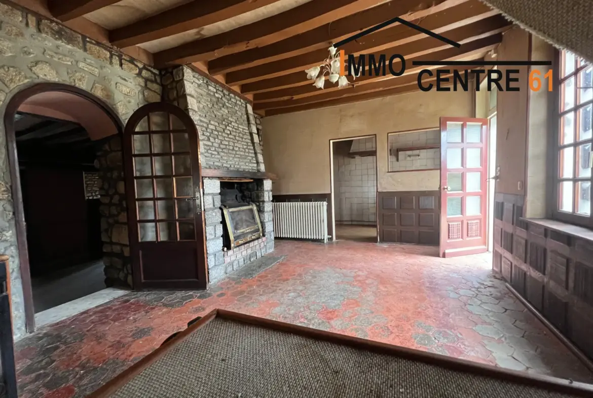 Maison d'habitation à La Ferté Macé avec dépendances 