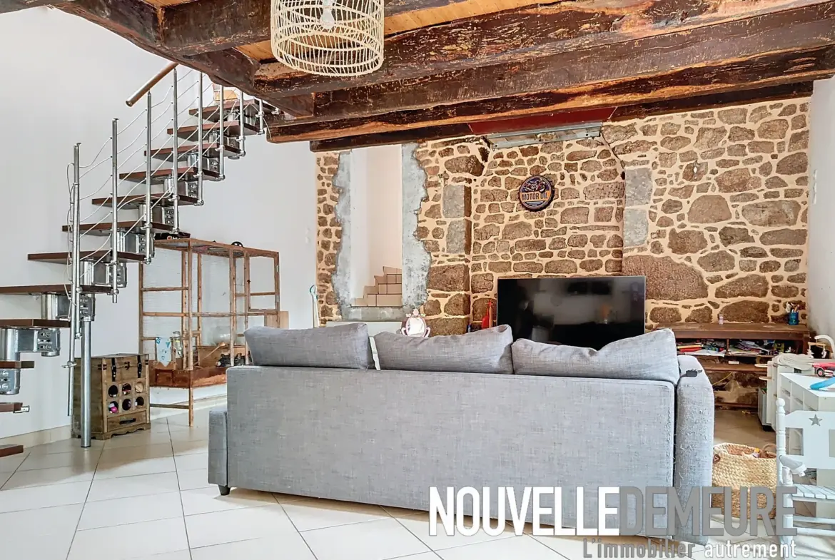 Longère à vendre à Saint Etienne en Cogles - 3 chambres et grand terrain 