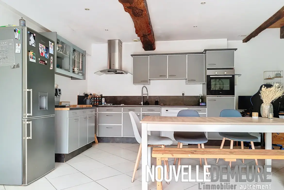 Longère à vendre à Saint Etienne en Cogles - 3 chambres et grand terrain 