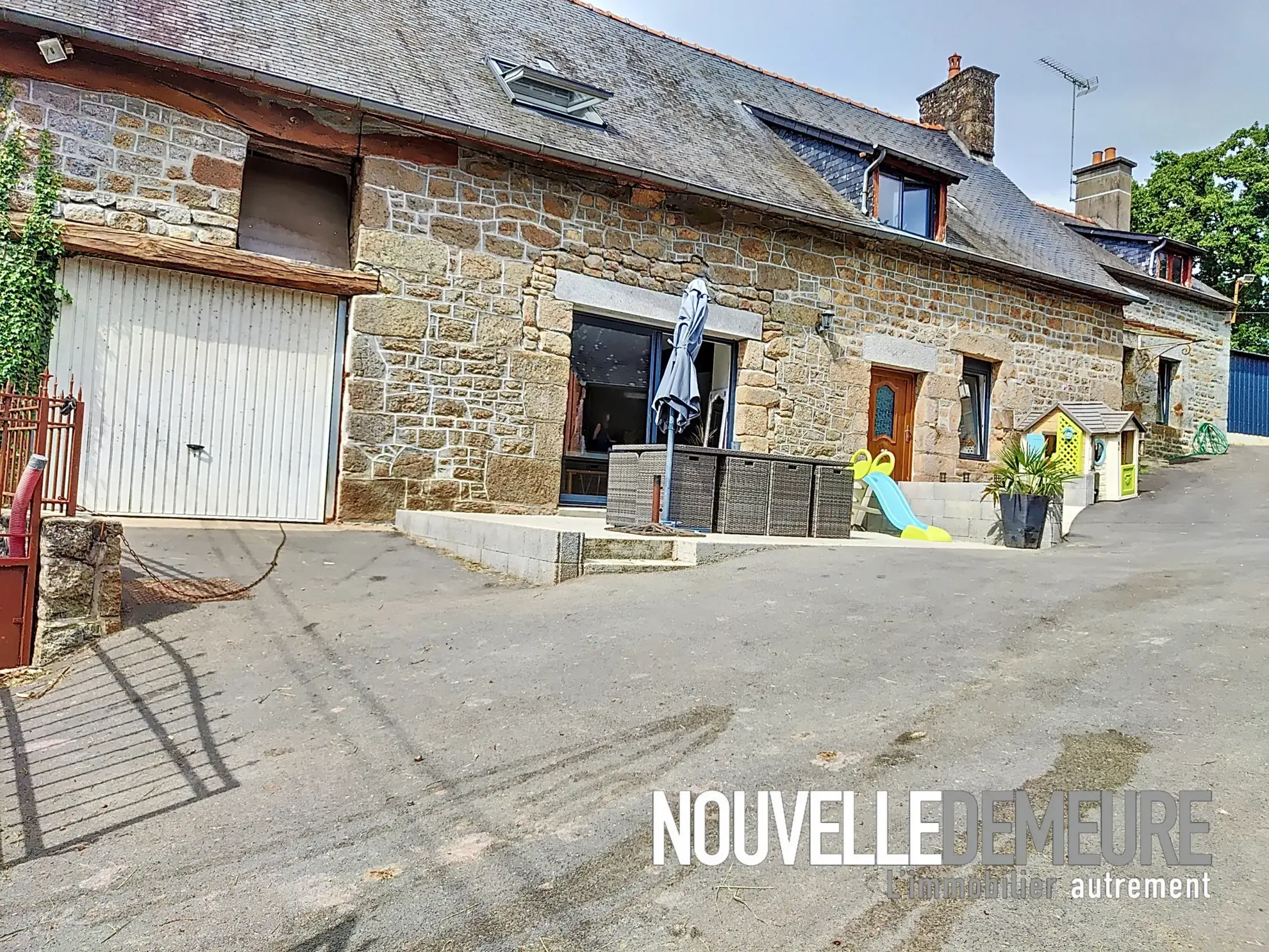 Longère à vendre à Saint Etienne en Cogles - 3 chambres et grand terrain 