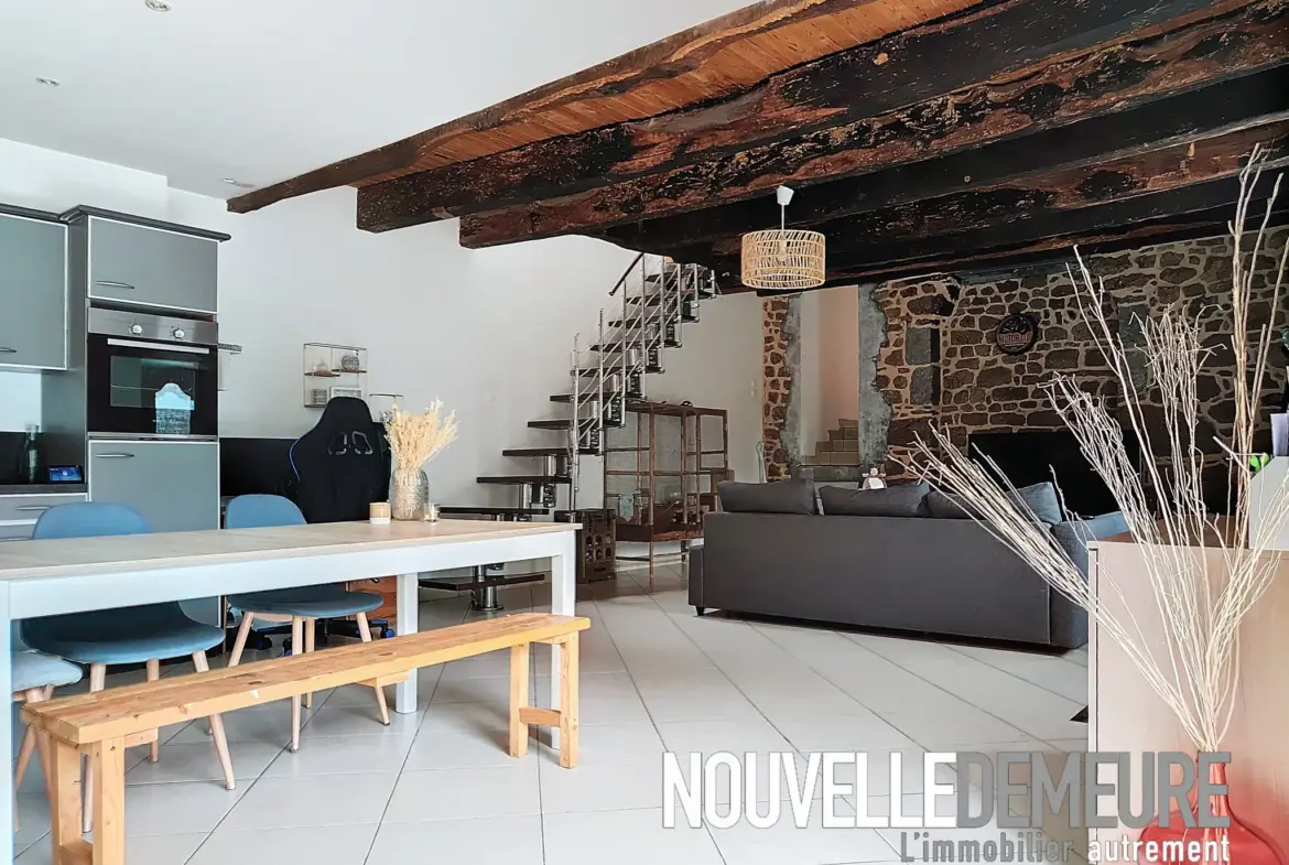 Longère à vendre à Saint Etienne en Cogles - 3 chambres et grand terrain 