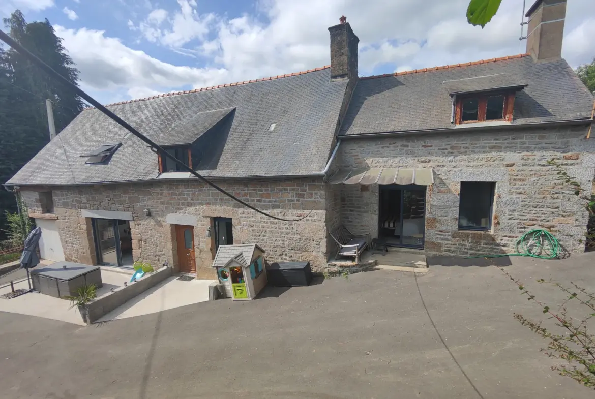 Longère à vendre à Saint Etienne en Cogles - 3 chambres et grand terrain 