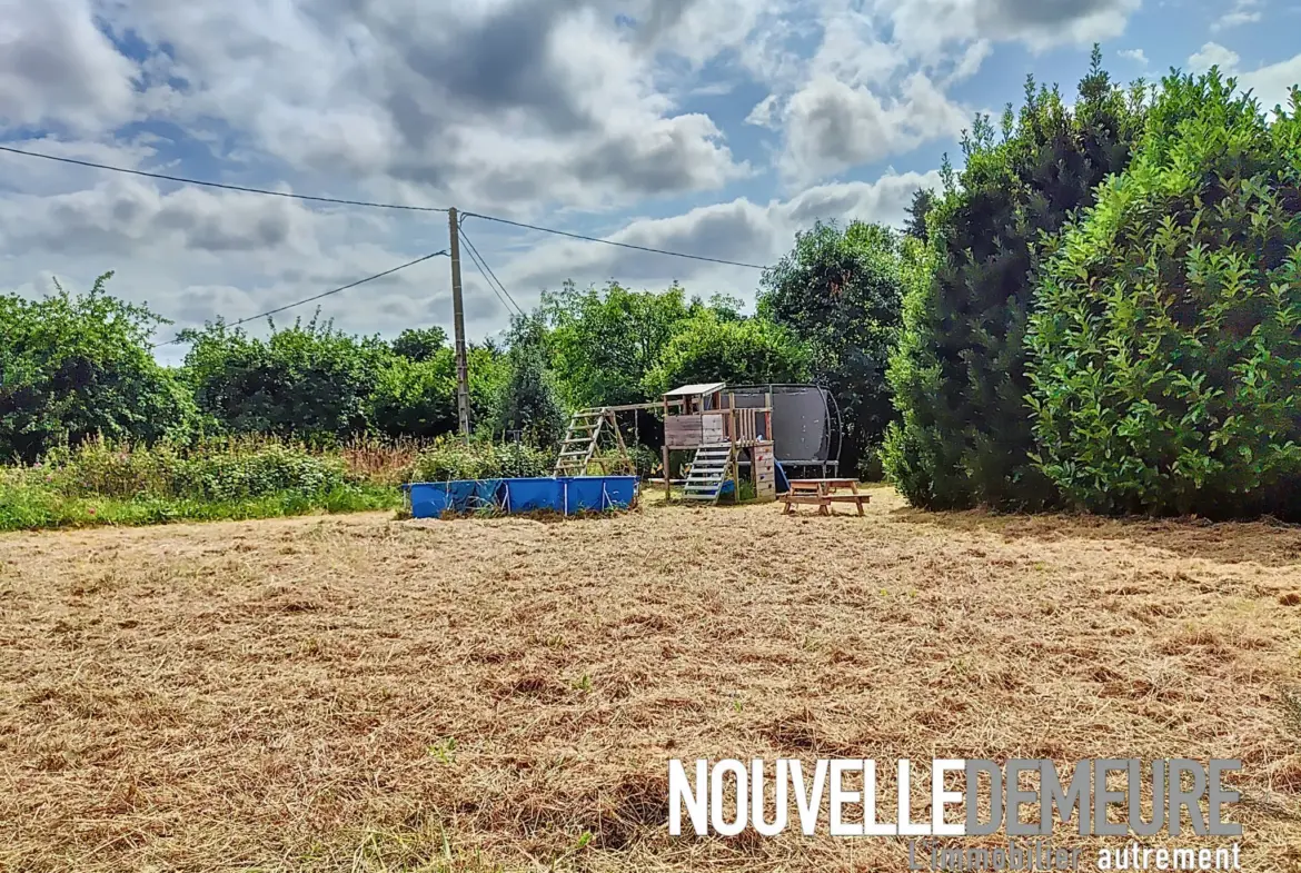 Longère à vendre à Saint Etienne en Cogles - 3 chambres et grand terrain 
