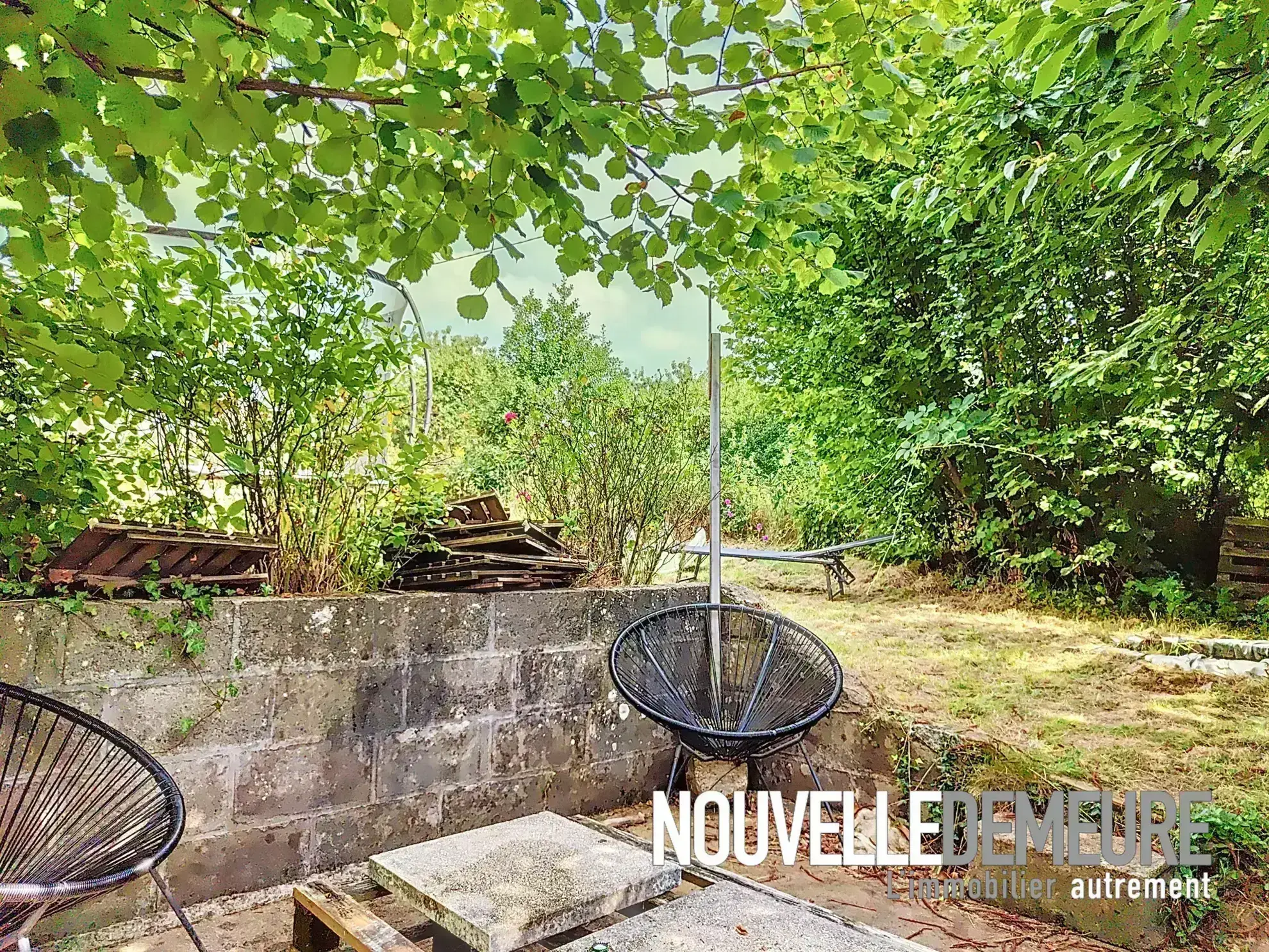 Longère à vendre à Saint Etienne en Cogles - 3 chambres et grand terrain 