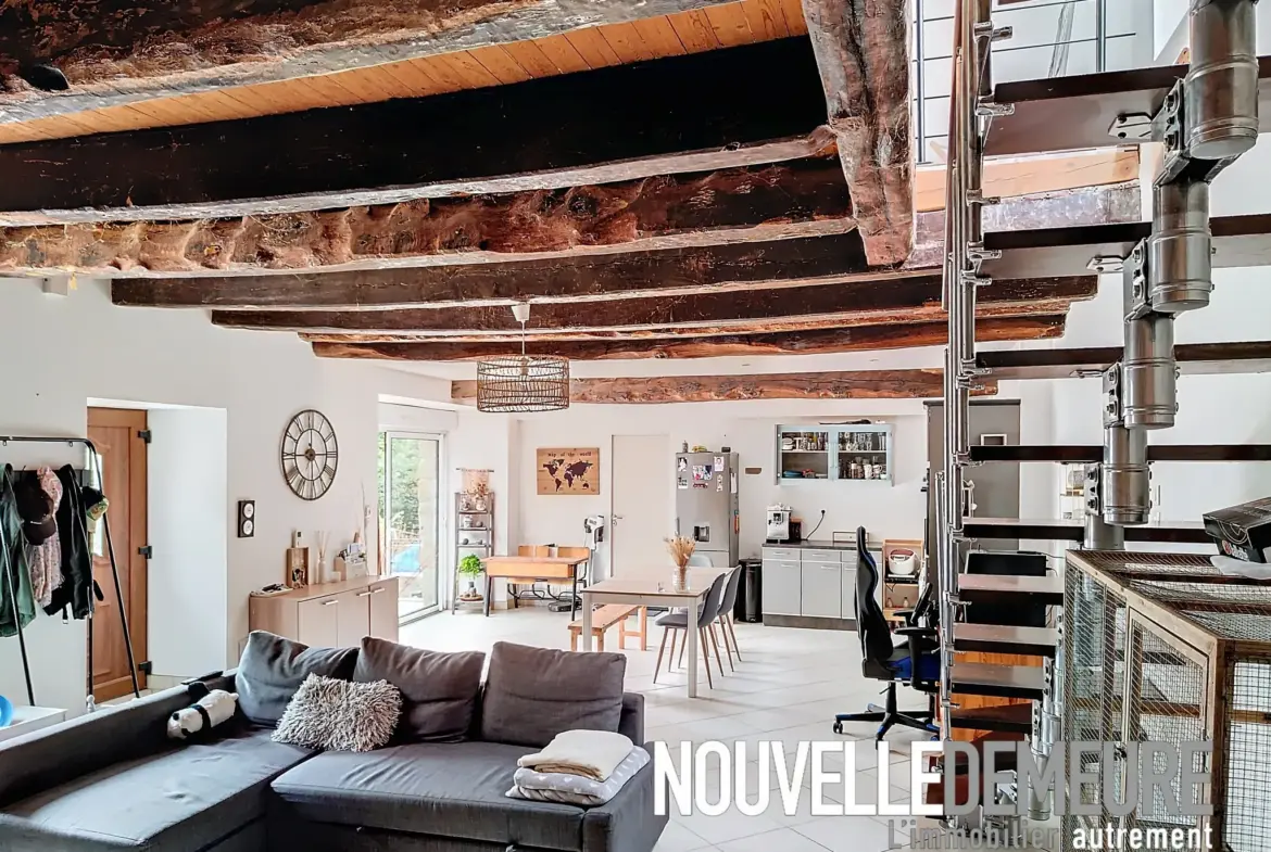 Longère à vendre à Saint Etienne en Cogles - 3 chambres et grand terrain 