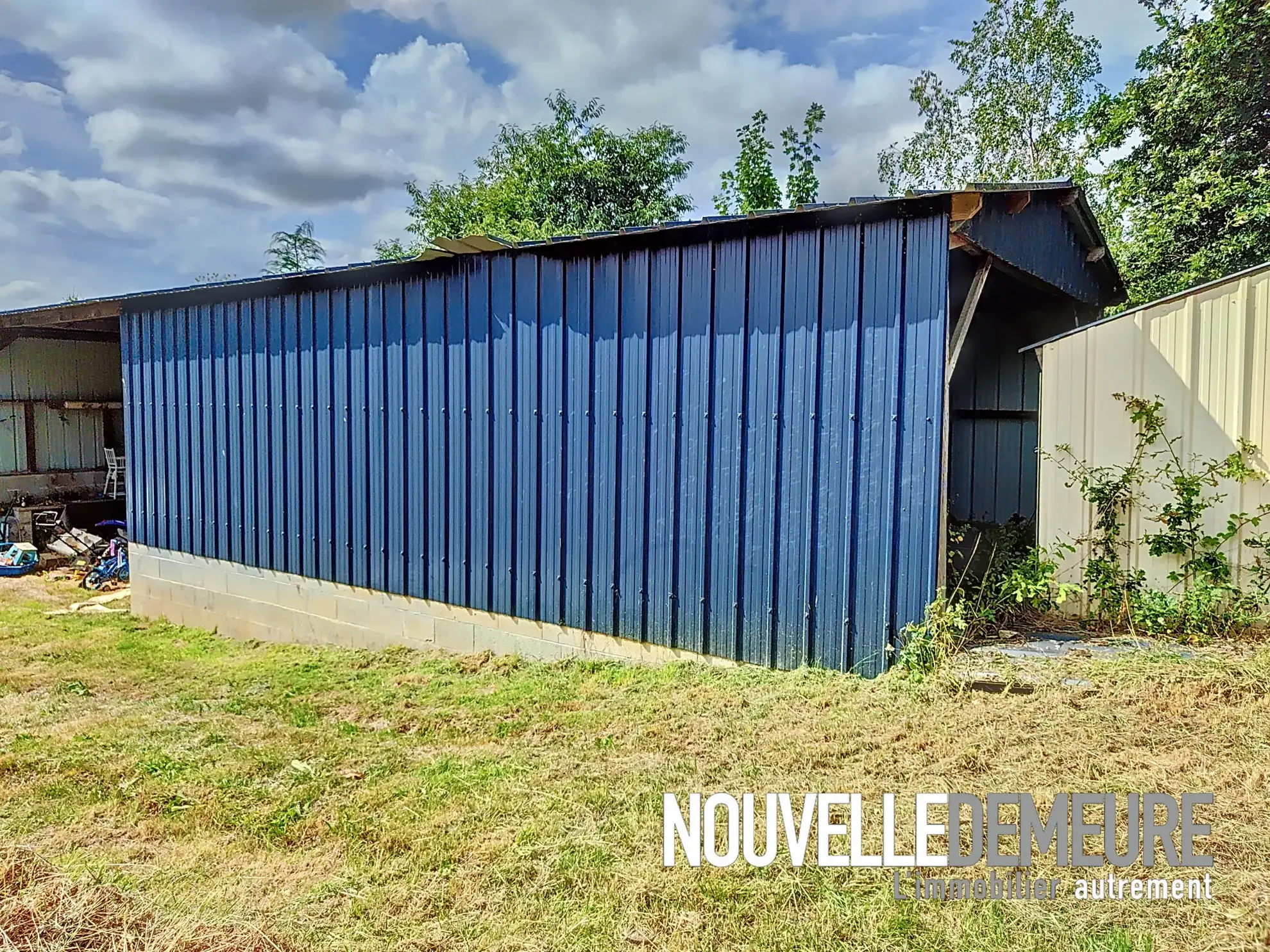 Longère à vendre à Saint Etienne en Cogles - 3 chambres et grand terrain 