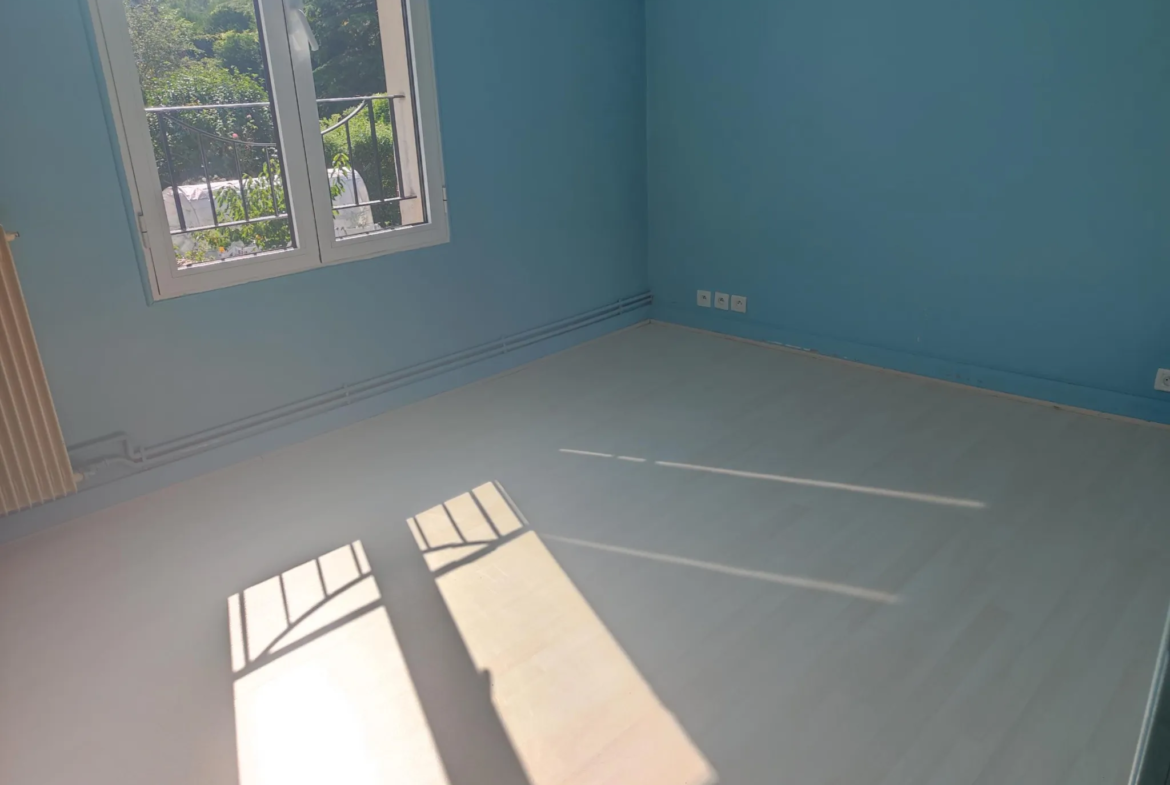 Maison rénovée à vendre à Dourdan - 3 chambres - Prêt à emménager 