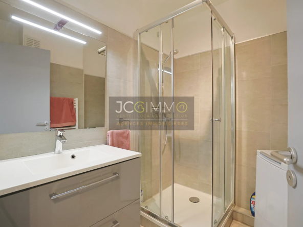 Appartement T3 en rez-de-chaussée avec terrasses à La Garde 