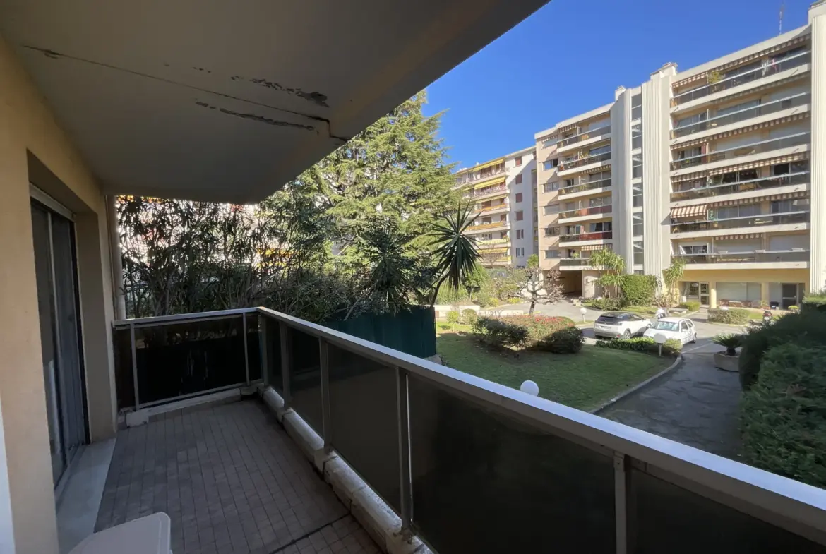 À vendre : appartement 2 pièces en centre-ville à Cagnes-sur-Mer 