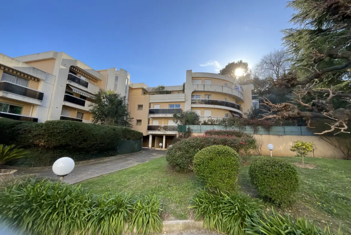 À vendre : appartement 2 pièces en centre-ville à Cagnes-sur-Mer 