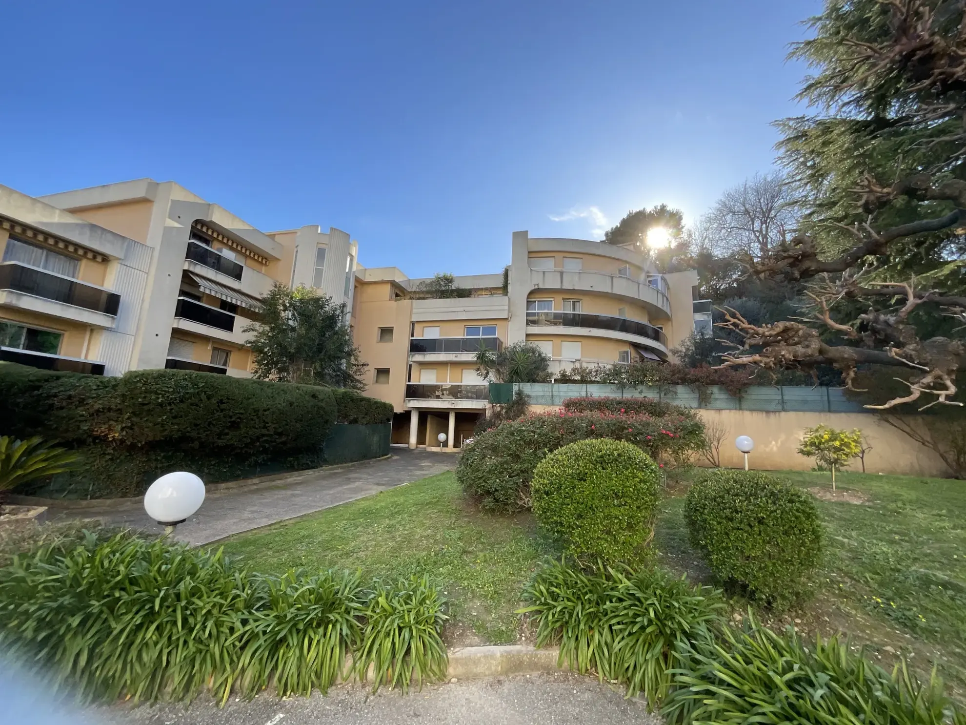 À vendre : appartement 2 pièces en centre-ville à Cagnes-sur-Mer 