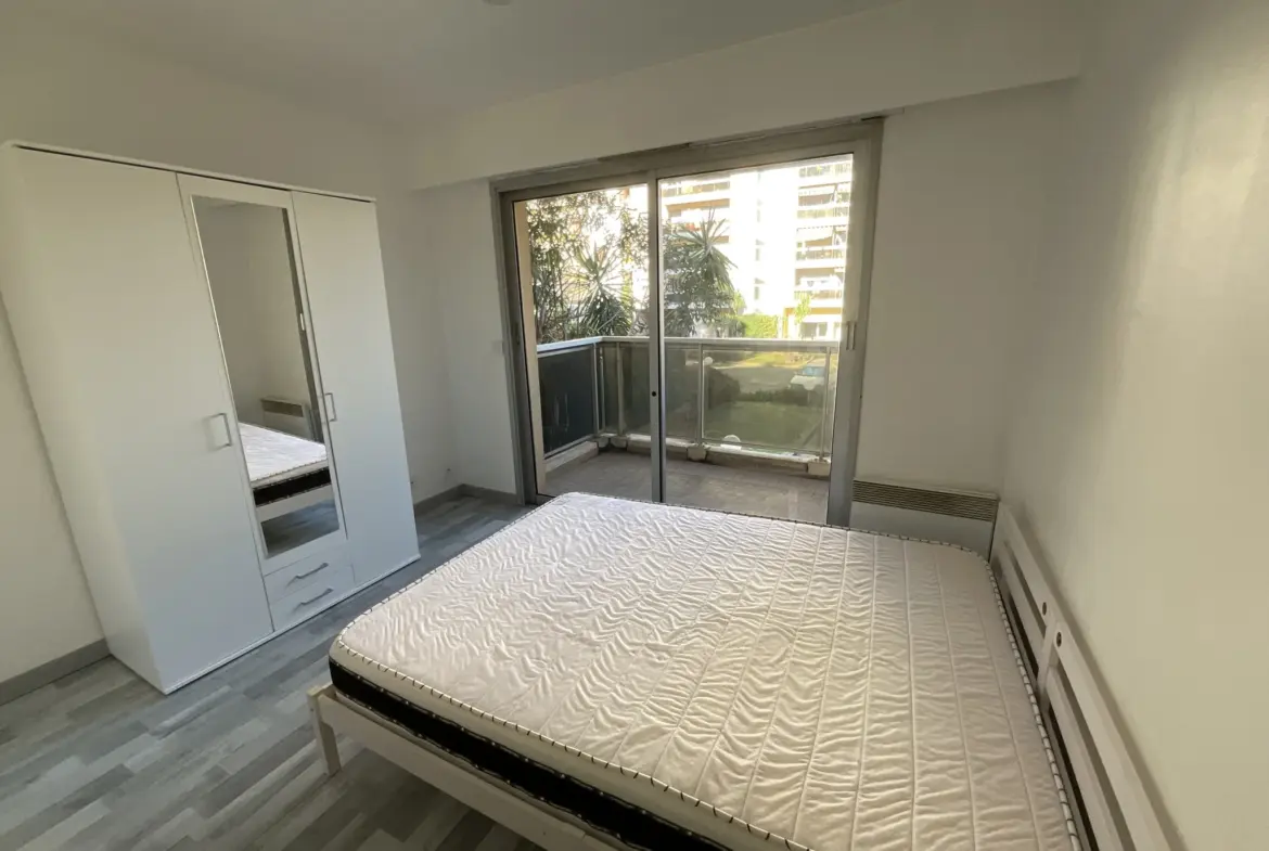 À vendre : appartement 2 pièces en centre-ville à Cagnes-sur-Mer 