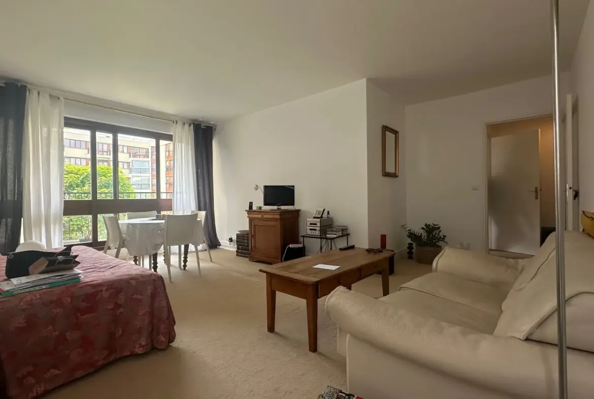À vendre : Appartement 2/3 pièces avec piscine à Le Chesnay 