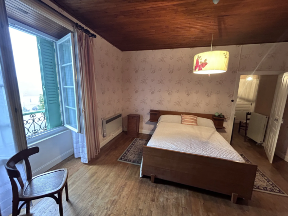 Maison de caractère dans le centre de Goulles 