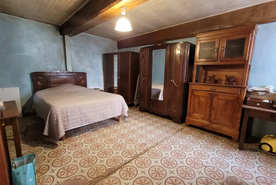 Maison à rénover en campagne de Moulins avec jardin et dépendances 