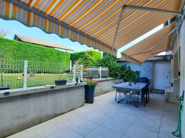 Maison mitoyenne rénovée à Dole - 7 chambres avec jardin 