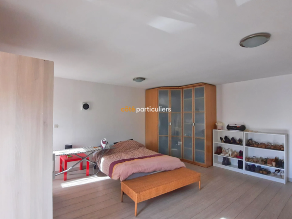 Maison mitoyenne rénovée à Dole - 7 chambres avec jardin 