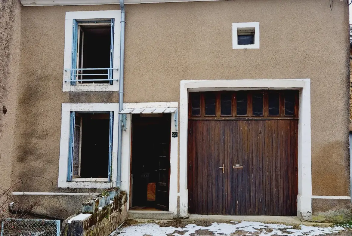 Maison de Village à Rénover à Voisey 
