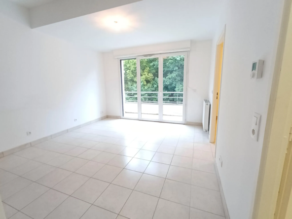 Appartement T2 à vendre à Épernon - 41,70 m² avec balcon et parking 