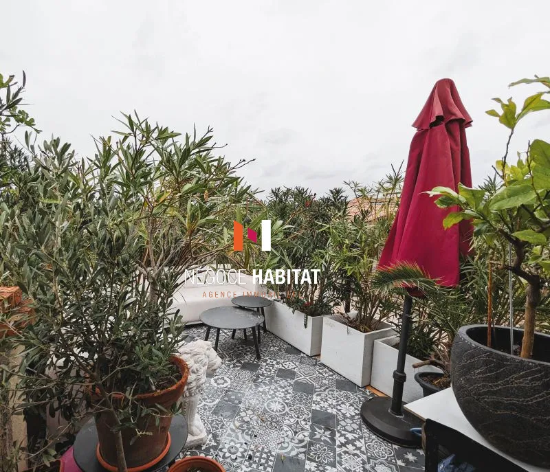 Maison de village avec toit-terrasse à Sommieres