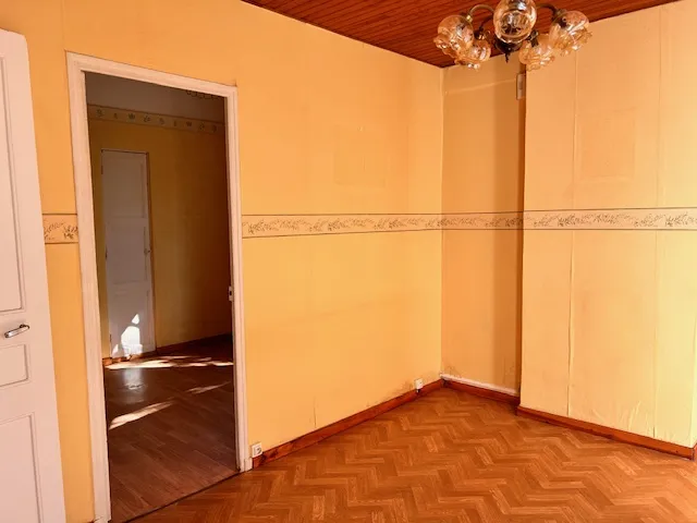 Maison avec jardin et 2 appartements T2 dans une impasse à Toulon Ouest 