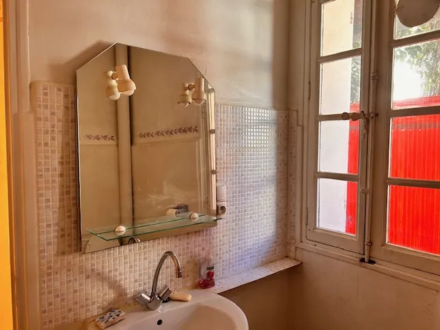 Maison avec jardin et 2 appartements T2 dans une impasse à Toulon Ouest 
