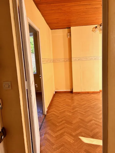 Maison avec jardin et 2 appartements T2 dans une impasse à Toulon Ouest 