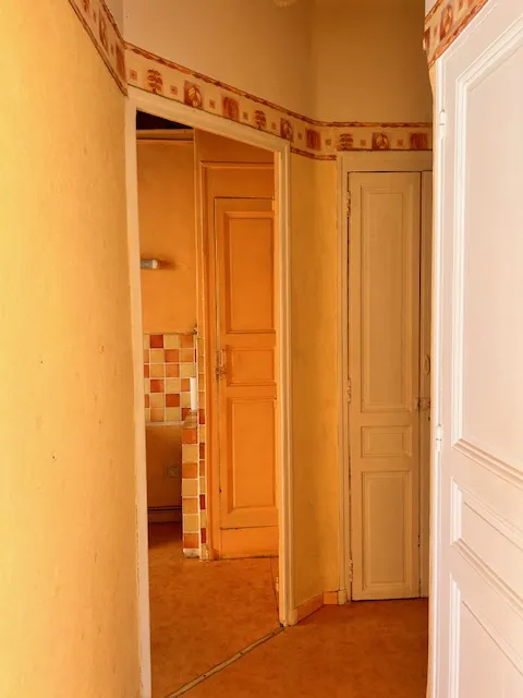 Maison avec jardin et 2 appartements T2 dans une impasse à Toulon Ouest 