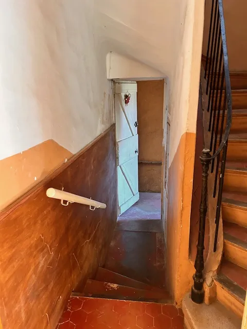 Maison avec jardin et 2 appartements T2 dans une impasse à Toulon Ouest 