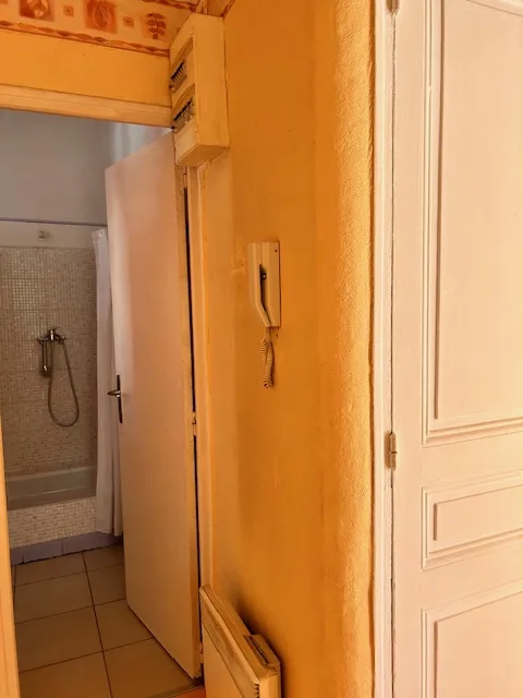 Maison avec jardin et 2 appartements T2 dans une impasse à Toulon Ouest 