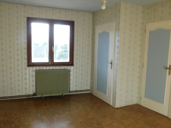 Grande Maison avec Jardin et Garage à Ugny-sur-Meuse 