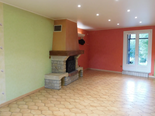 Grande Maison avec Jardin et Garage à Ugny-sur-Meuse 