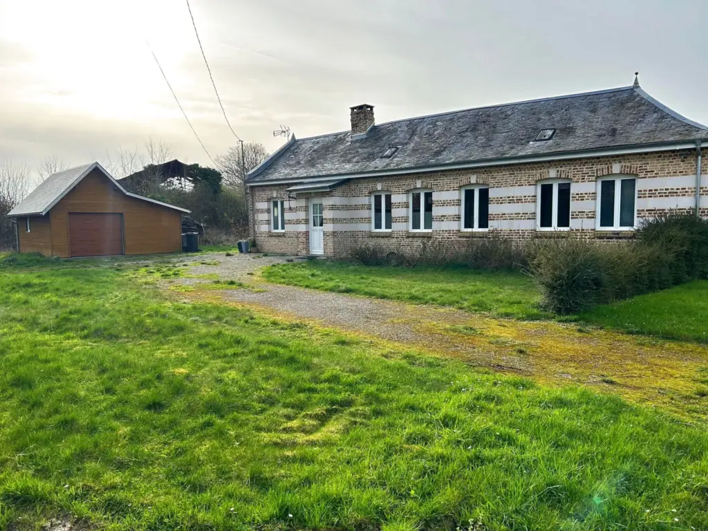 Longère rénovée à vendre près d'Abbeville - 3 chambres, terrain de 1505 m²